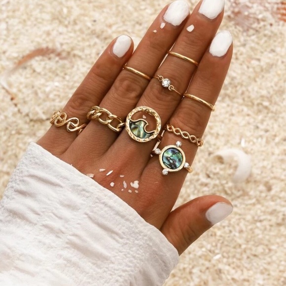 Jewelry - ☀️3/$30 9pc gold chain rhinestone ring set